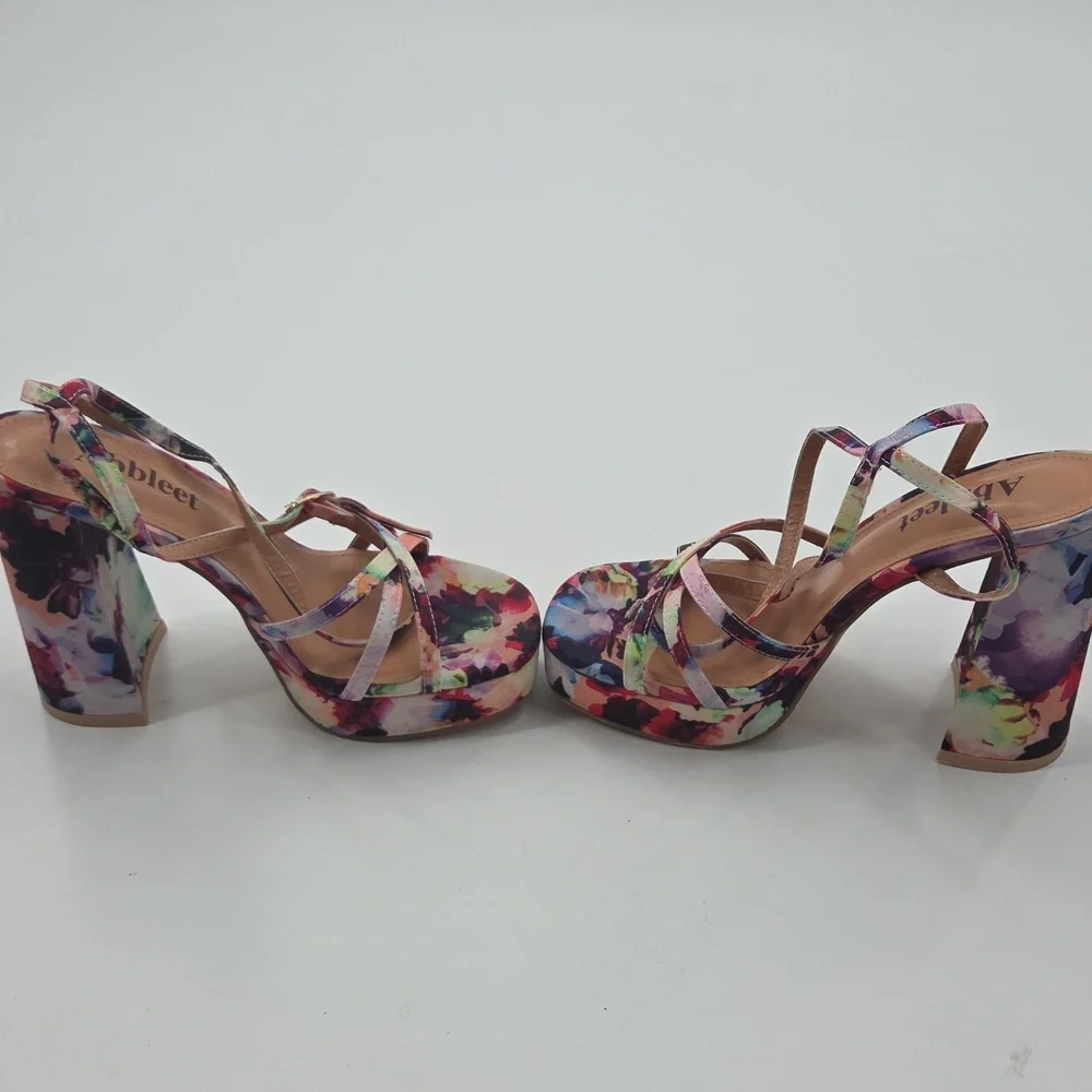 Floral Platform Strappt Sandals - Picture 14 of 16